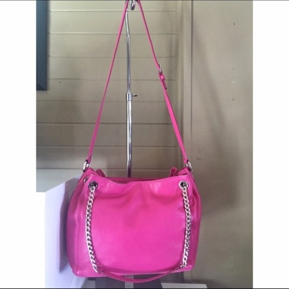 Michael Kors Handbags - Authentic Michael Kors Jet Set Chain Medium Tote